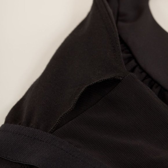 Lululemon Scoop Me Up Black Tank Women's Size 6 As New !! - Picture 13 of 13